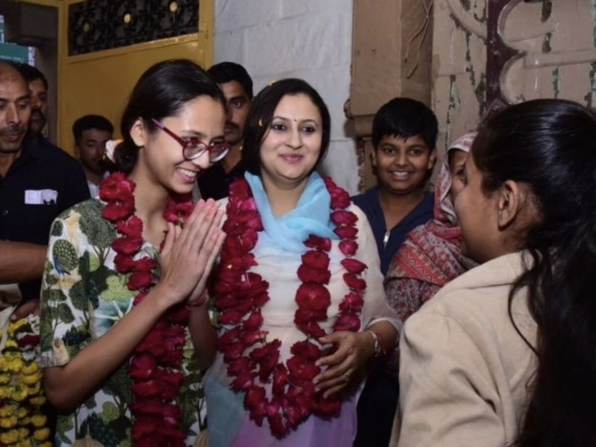 Rajasthan Election Granddaughter Kashwini is campaigning for dada cm Ashok Gehlot दादा अशोक