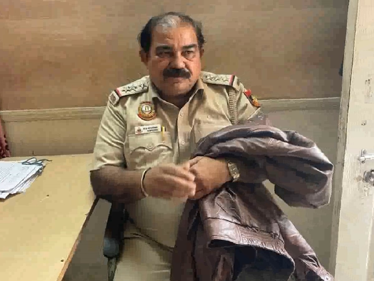 Delhi News: पुलिस के टेंडर दिलाने के नाम पर करता था ठगी, ADL SHO बनकर घूमता था इलाके में