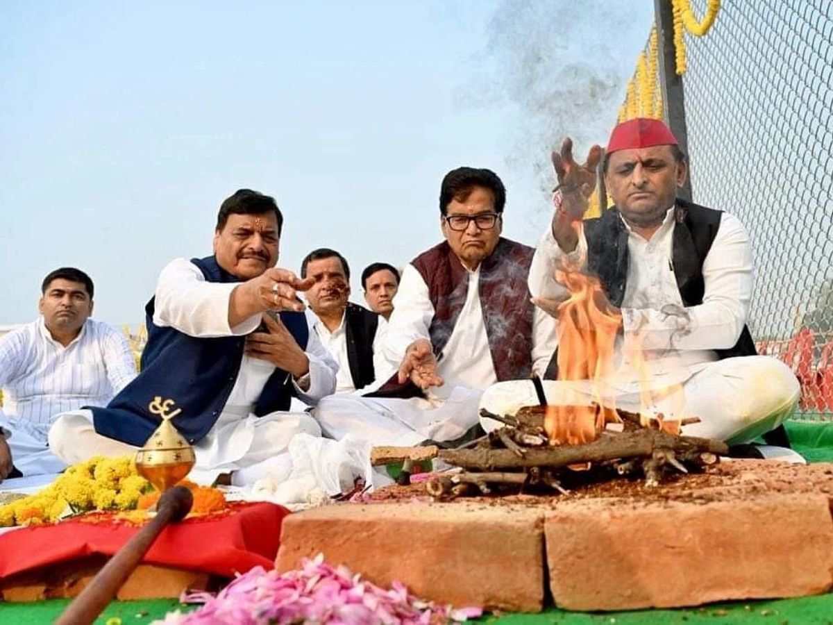 मुलायम सिंह की जयंती पर रामगोपाल ने की BJP की तारीफ, अखिलेश के सामने बोले-नेताजी के बराबर किसी का कद नहीं
