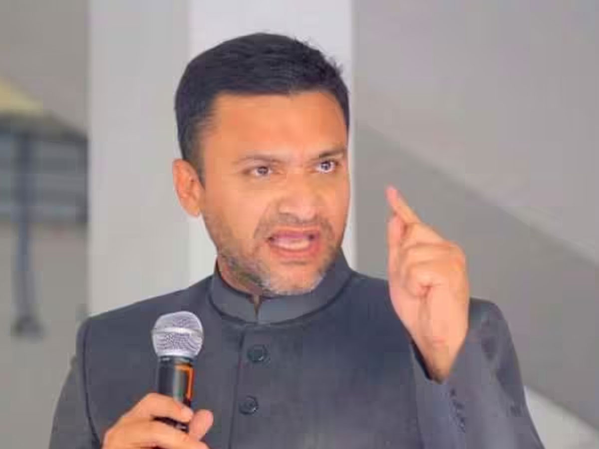 Akbaruddin Owaisi: पहले पुलिस को धमकाया; अब दे रहे हैं सफाई Akbaruddin Owaisi: पहले पुलिस को धमकाया; अब दे रहे हैं सफाई