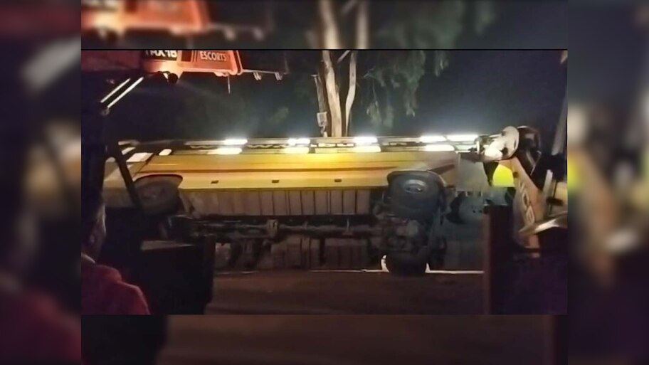बड़ा हादसा, कोल्हापुर के पास पलटी बस, एक ही परिवार के तीन लोगों की मौत, 9 जख्मी