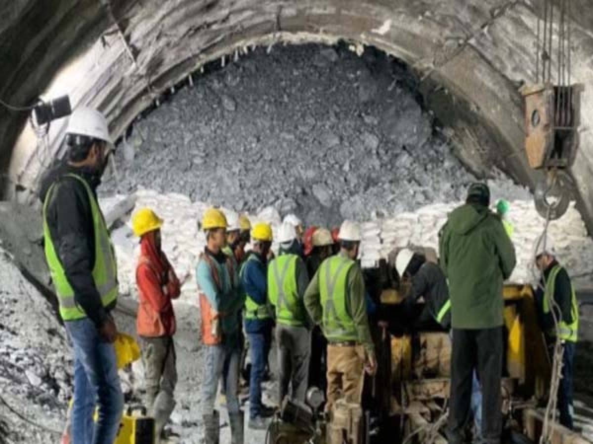 Uttarkashi Tunnel Accident: उत्तरकाशी के सुरंग में कैसे फंसे मजदूर, क्यों हो रही देरी, रिटायर्ड जनरल ने बताया सबकुछ!