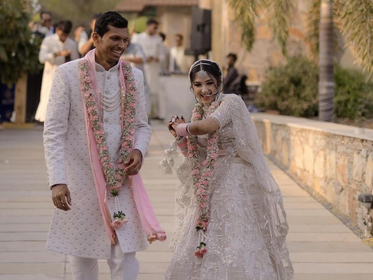भारत के तेज गेंदबाज ने गर्लफ्रेंड स्वाति से की शादी, इंस्टाग्राम पर लिखा, 'आपके साथ, हर दिन प्यार'... - Indian fast bowler marries girlfriend Swati, writes on Instagram, 'With you, love every day'...