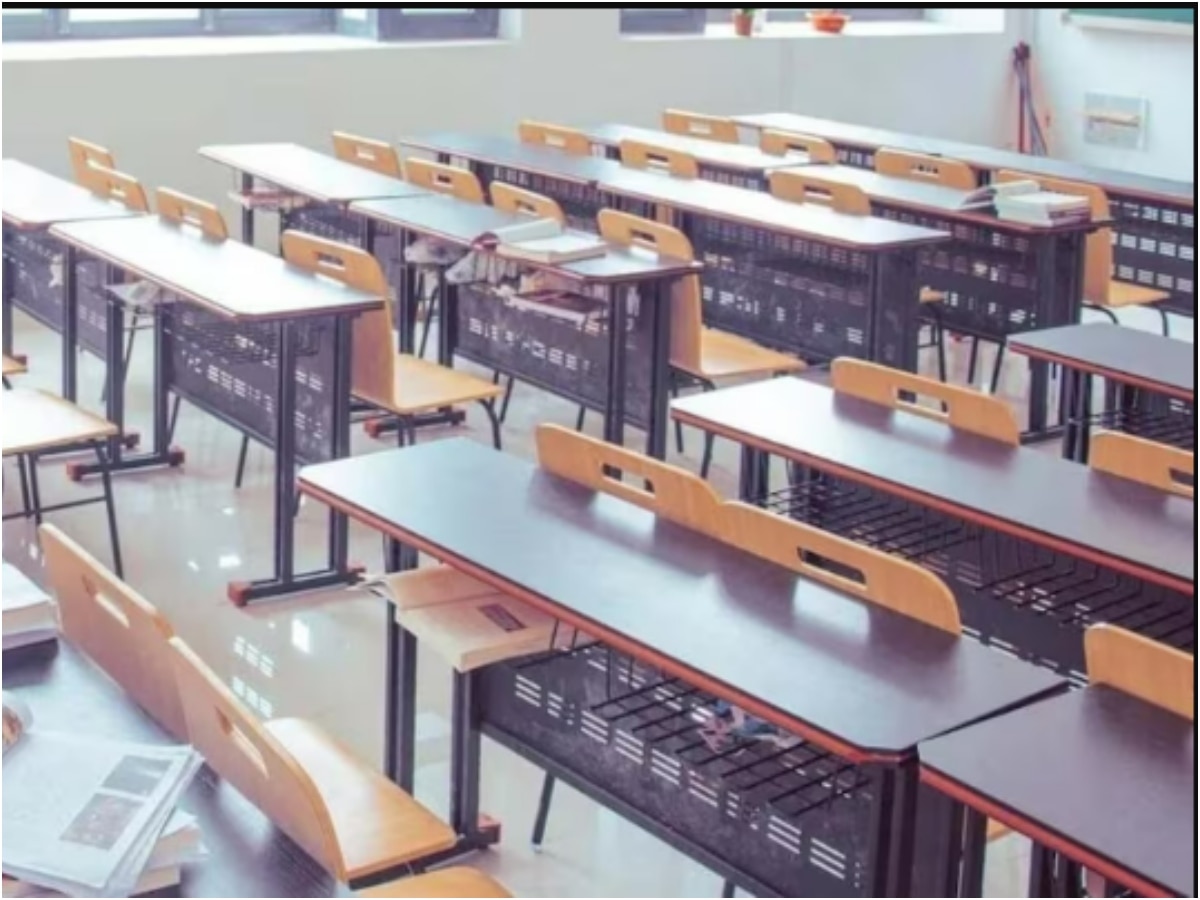 UP Board Class 10, 12 Exams 2024: यूपी बोर्ड 10वीं 12वीं के लिए बनाए गए इतने सेंटर, जानिए पिछले साल से कितने कम हो गए केंद्र