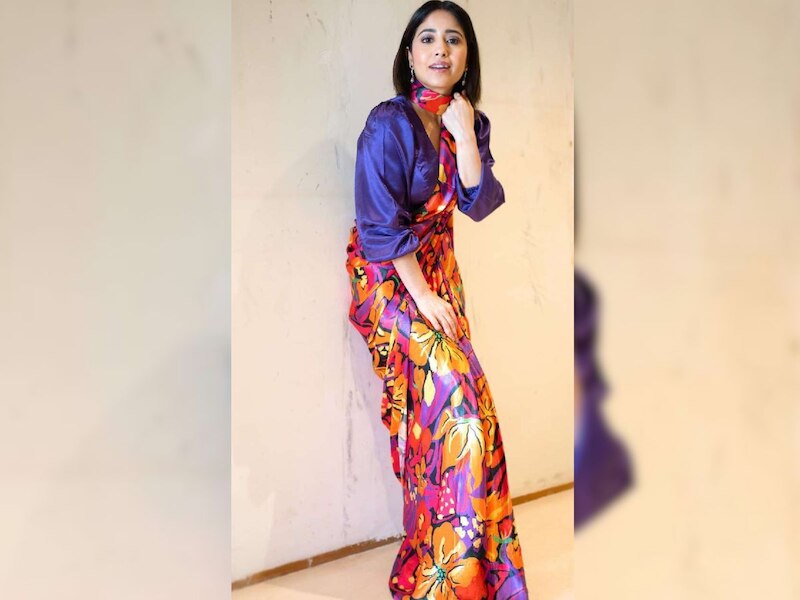 फ्लावर प्रिंट साड़ी लुक