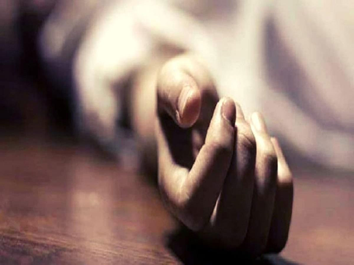 10वीं के छात्र ने की आत्महत्या; सोशल मीडिया पर ये काम करने से था शर्मिंदा 10वीं के छात्र ने की आत्महत्या; सोशल मीडिया पर ये काम करने से था शर्मिंदा