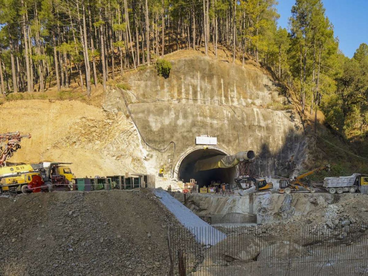 Uttarkashi Tunnel Collapse: मशीन से नहीं हो पा रही ड्रिलिंग, अब 41 मजदूरों की जान बचाने के लिए बन रहा ये प्लान 