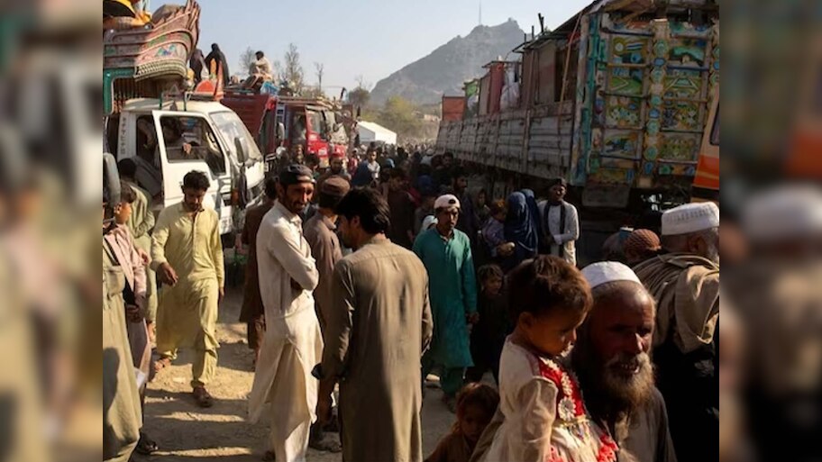 भूख-ठंढ से परेशान अफगान शर्णार्थी, WFP ने लोगों से मांगे इतने करोड़
