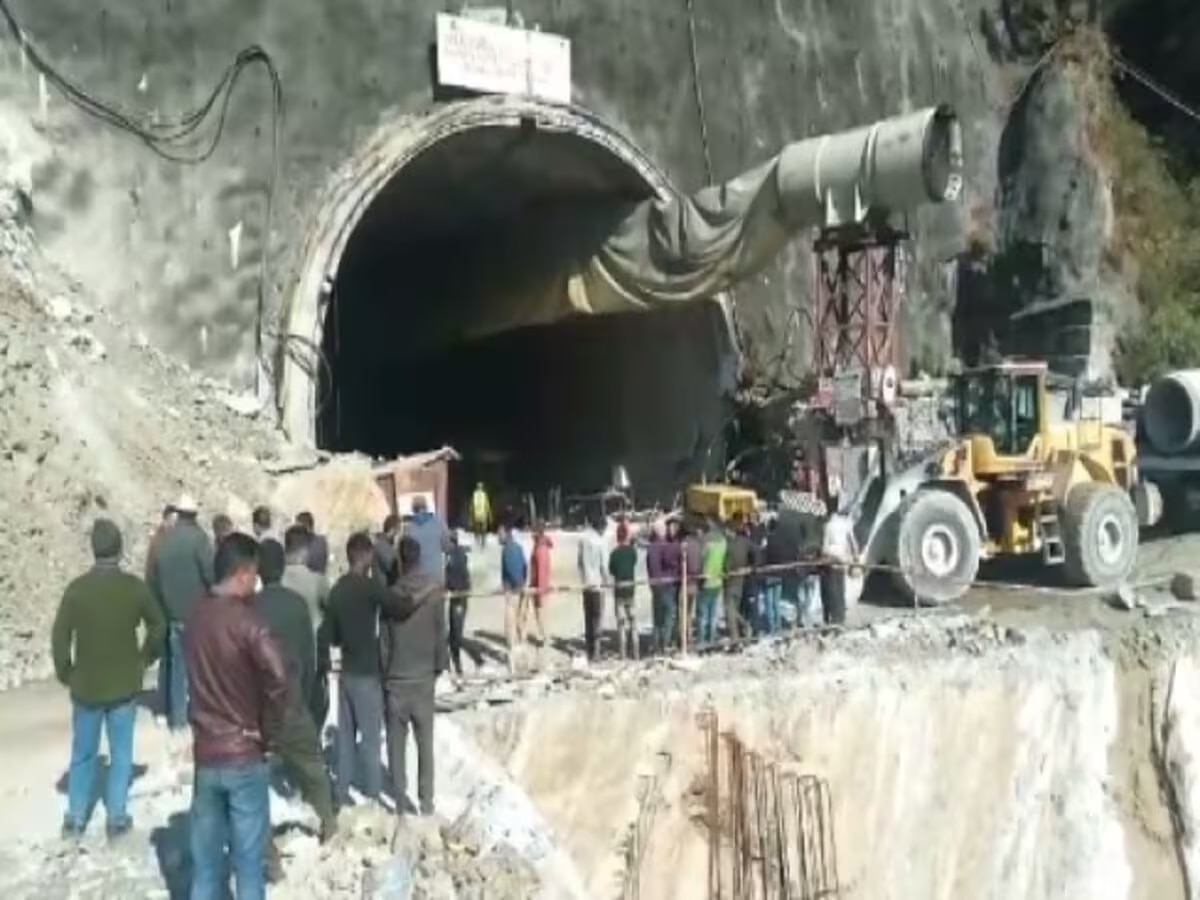 Uttarkashi Tunnel: ऑगर मशीन हुई खराब, अब कैसे बाहर निकलेंगे सुरंग में फंसे मजदूर?