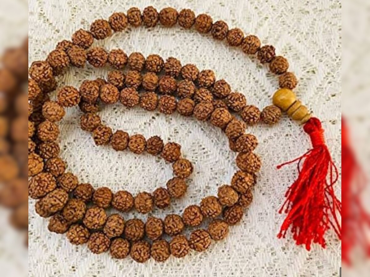 Rudraksha Niyam: यहां भूलकर भी पहनकर कभी न जाएं रुद्राक्ष, हो जाएंगे कंगाल