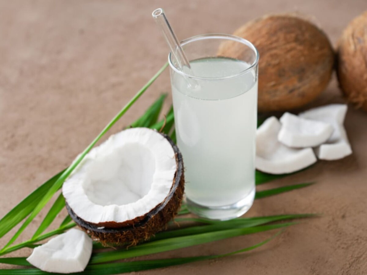 शरीर की कई परेशानियों का सफाया करता है नारियल पानी, डायबिटीज में और भी है फायदेमंद 