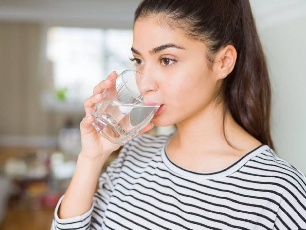 Drinking Water: ये लोग भूलकर भी न करें सर्दियों में अधिक पानी पीने की गलती, हो सकते हैं नुकसान