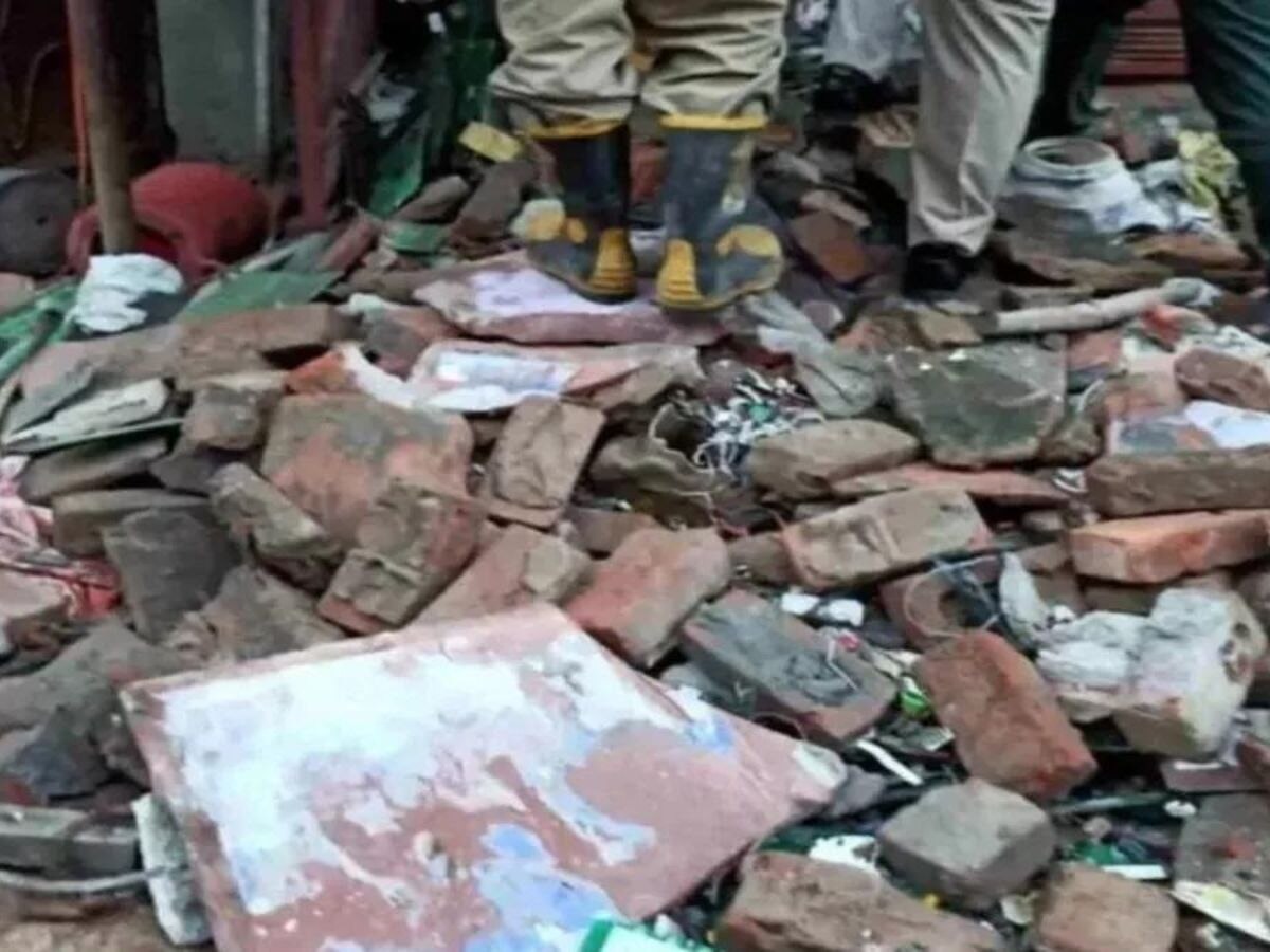 Building Collapses: ଘରର କାନ୍ଥ ଭୁଶୁଡ଼ି ୨ ମୃତ ଜଣେ ଗୁରୁତର