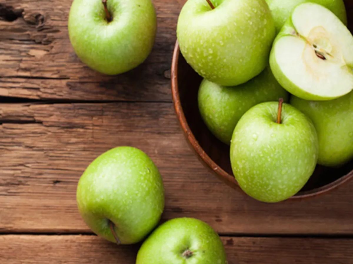 Benefits of Green Apple: हरे सेब को डाइट में कर लें एड, शरीर से दो फुट दूर चलेगी बीमारी 