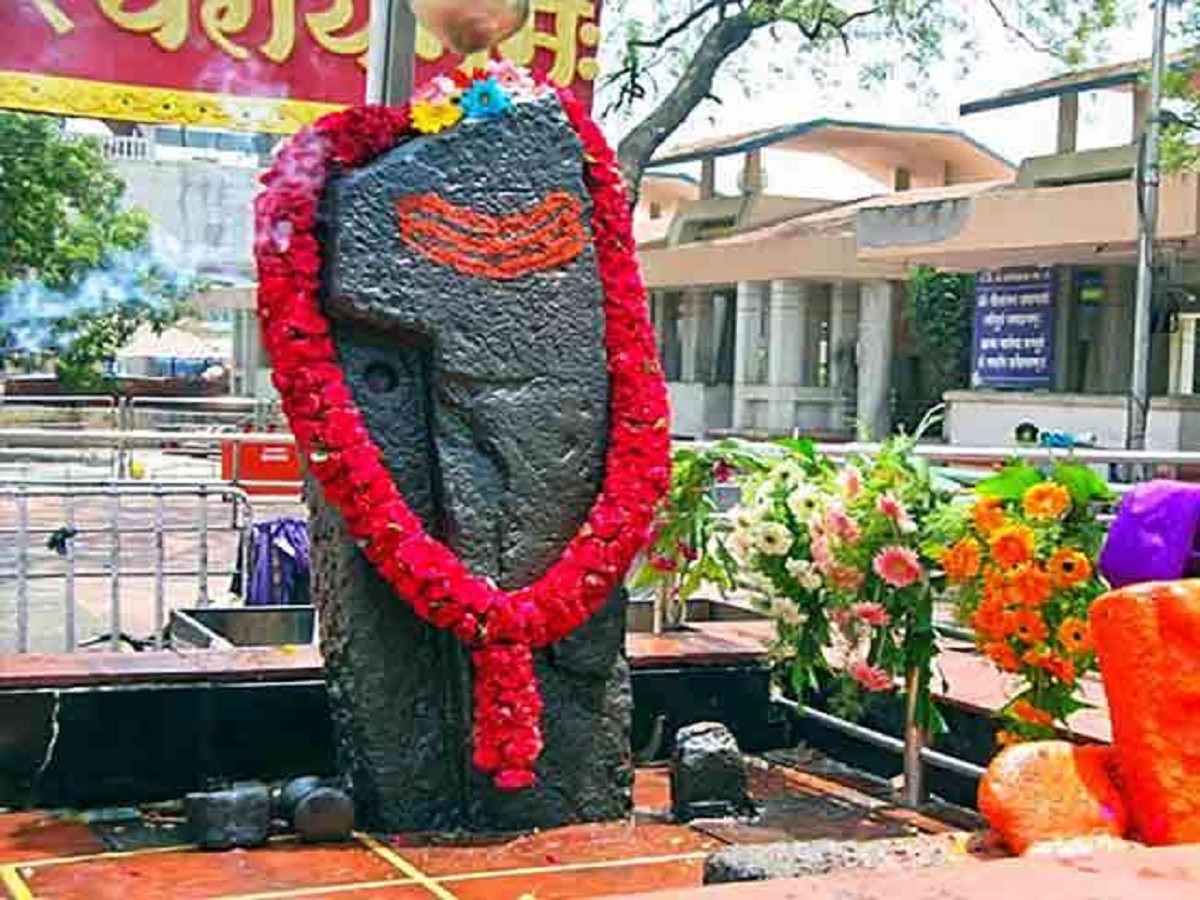 Shani Dev: साल 2024 तक राहु के नक्षत्र में रहेंगे शनि, ये राशियां रहें सावधान