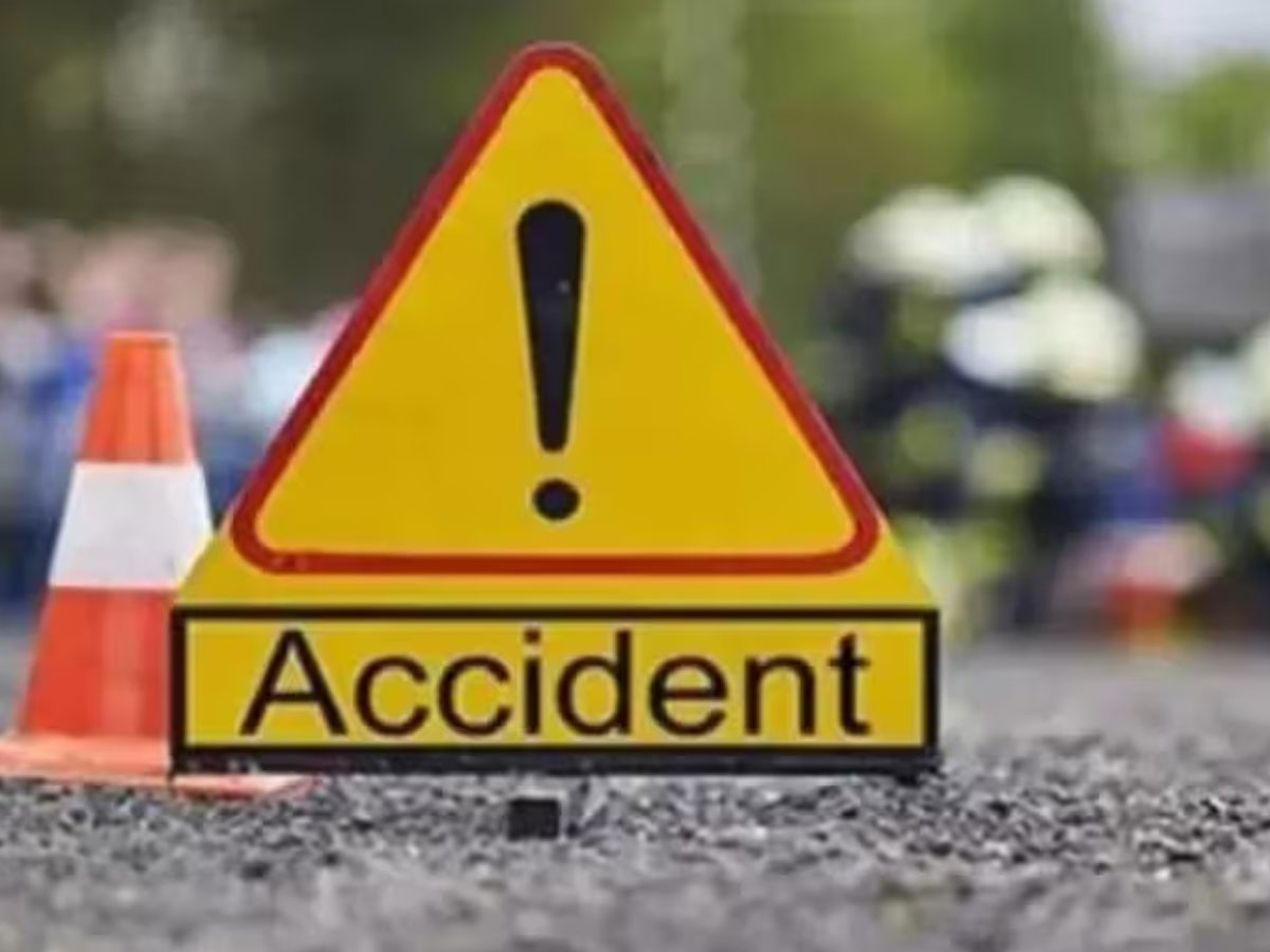 UP में भीषण सड़क हादसा; 4 लोगों की मौत, 3 घायल UP में भीषण सड़क हादसा; 4 लोगों की मौत, 3 घायल