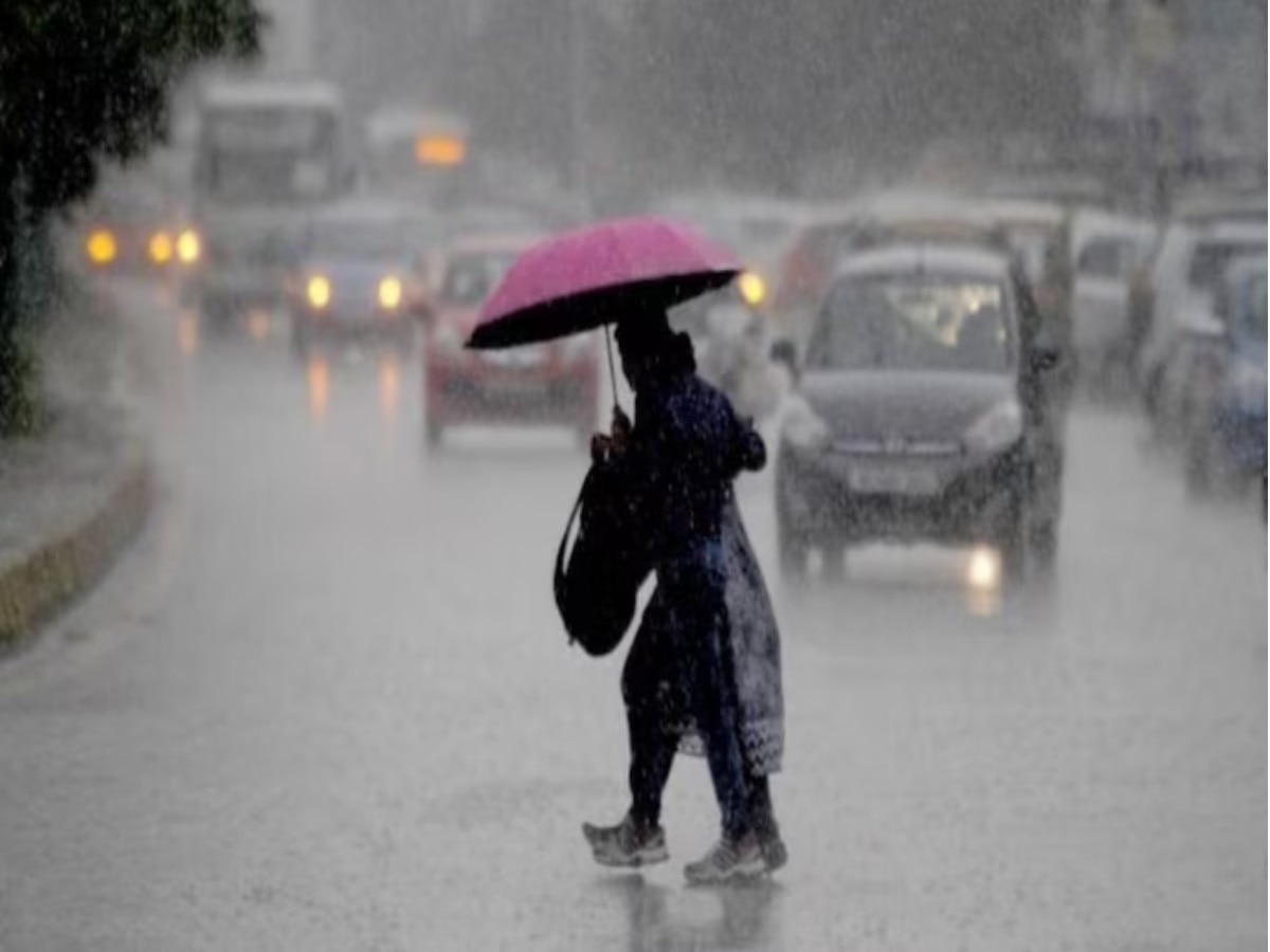 Delhi Weather: दिल्ली में बदलेगा मौसम का मिजाज, बारिश से बढ़ेगी ठंड, प्रदूषण से मिलेगी निजात