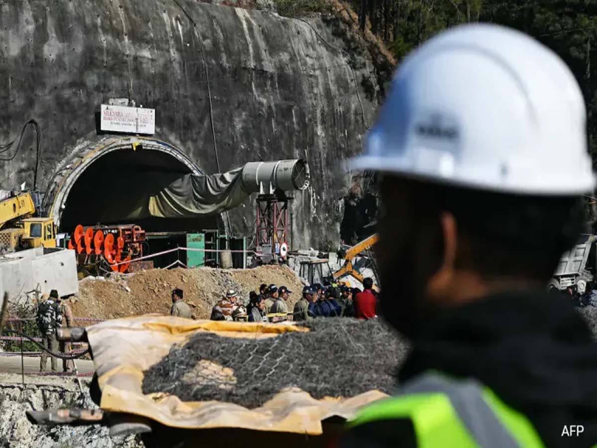 Uttarkashi Tunnel Collapse: अगर ऐसा हुआ तो मजदूरों को निकालना हो जाएगा मुश्किल Uttarkashi Tunnel Collapse: अगर ऐसा हुआ तो मजदूरों को निकालना हो जाएगा मुश्किल