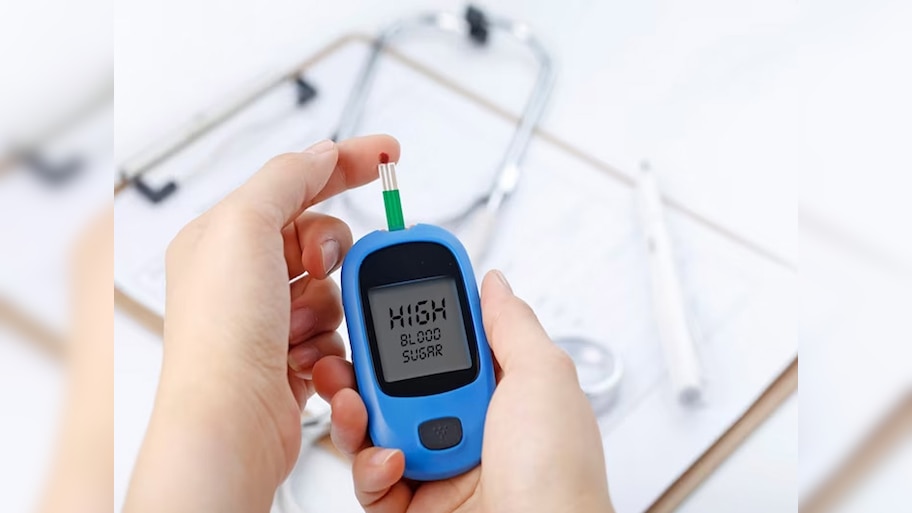 Type 2 Diabetes: फॉलो कर लें ये 3 आसान सिंपल टिप्स, लेवल में आ जाएगी ब्लड शुगर