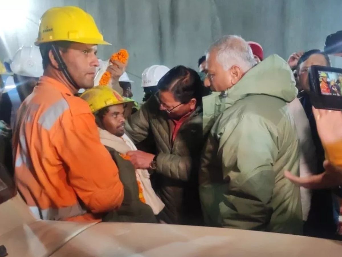 Uttarkashi Tunnel Rescue Live Update: भारतमाता की जयघोष के साथ मजदूर निकले बाहर, अतिशबाजी करके किया गया स्वागत