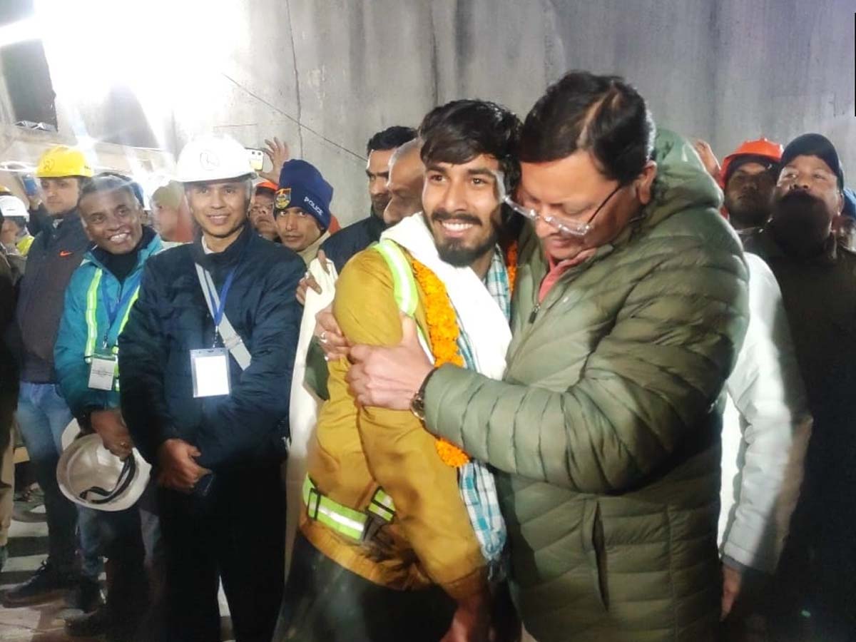 Tunnel Rescue Update: 'आपका धैर्य हर किसी को प्रेरित कर रहा', सुरंग से मजदूरों की सुरक्षित निकासी पर बोले पीएम मोदी Tunnel Rescue Update: 'आपका धैर्य हर किसी को प्रेरित कर रहा', सुरंग से मजदूरों की सुरक्षित निकासी पर बोले पीएम मोदी