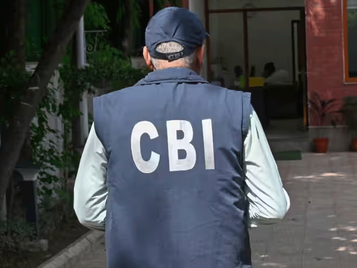 भोपाल में CBI ने BSNL के मैनेजर और इंजीनियर को घूस लेते रंगे हाथ दबोचा, नगदी समेत लाखों के आभूषण बरामद 