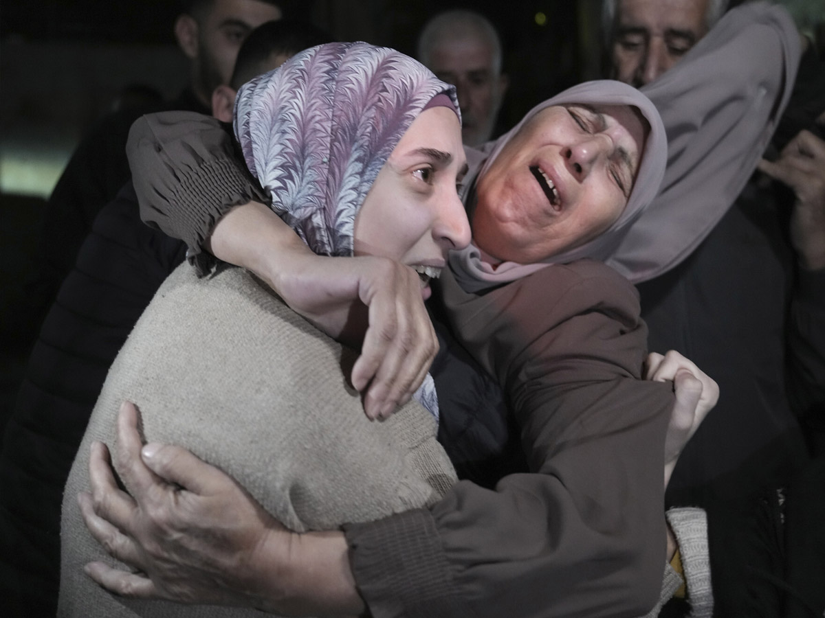 Israel-Hamas Ceasefire: इजराइल ने पांचवे दिन रिहा किए 30 फिलिस्तीनी बंधक, नेतन्याहू बोले करेंगे सफाया Israel-Hamas Ceasefire: इजराइल ने पांचवे दिन रिहा किए 30 फिलिस्तीनी बंधक, नेतन्याहू बोले करेंगे सफाया