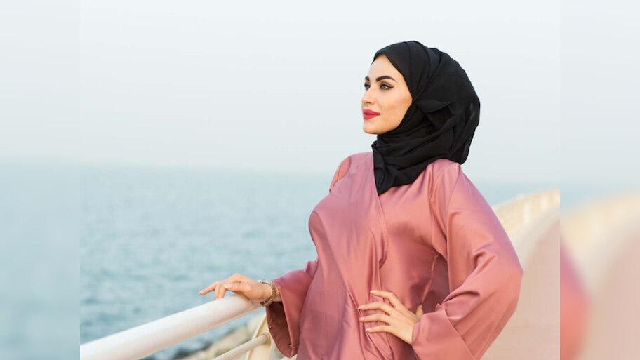 Abaya Fashion: बुर्के को फैशन में लाना कितना सही; क्या बड़ी कंपनियों की है कोई मंशा?