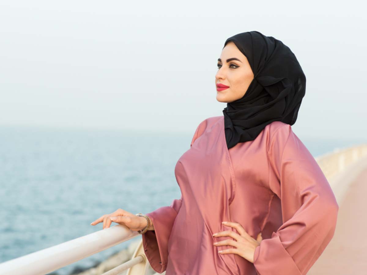 Abaya Fashion: बुर्के को फैशन में लाना कितना सही; क्या बड़ी कंपनियों की है कोई मंशा? Abaya Fashion: बुर्के को फैशन में लाना कितना सही; क्या बड़ी कंपनियों की है कोई मंशा?