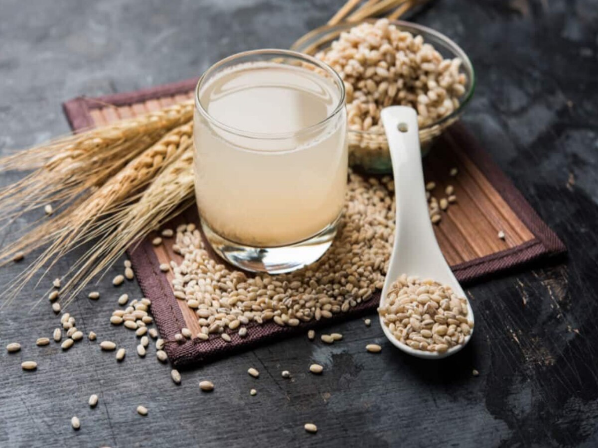 Barley Water Benefits: जौ का पानी पीने से सेहत को मिलता है फायदा, जानिए जौ के चमत्कारी गुण 