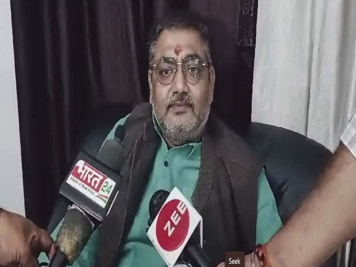 Bihar News: स्कूलों की छुट्टियों को लेकर सियासत तेज, बीजेपी विधायक आलोक रंजन झा ने सरकार पर साधा निशाना