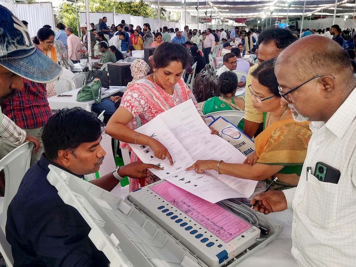 Telangana Assembly Election: तेलंगाना में जारी है वोटिंग, भाजपा-कांग्रेस रोकना चाहते हैं KCR की हैट्रिक, समझें