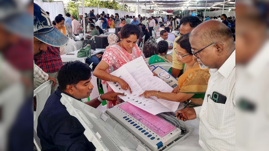 Telangana Assembly Election: तेलंगाना में जारी है वोटिंग, भाजपा-कांग्रेस रोकना चाहते हैं KCR की हैट्रिक, समझें