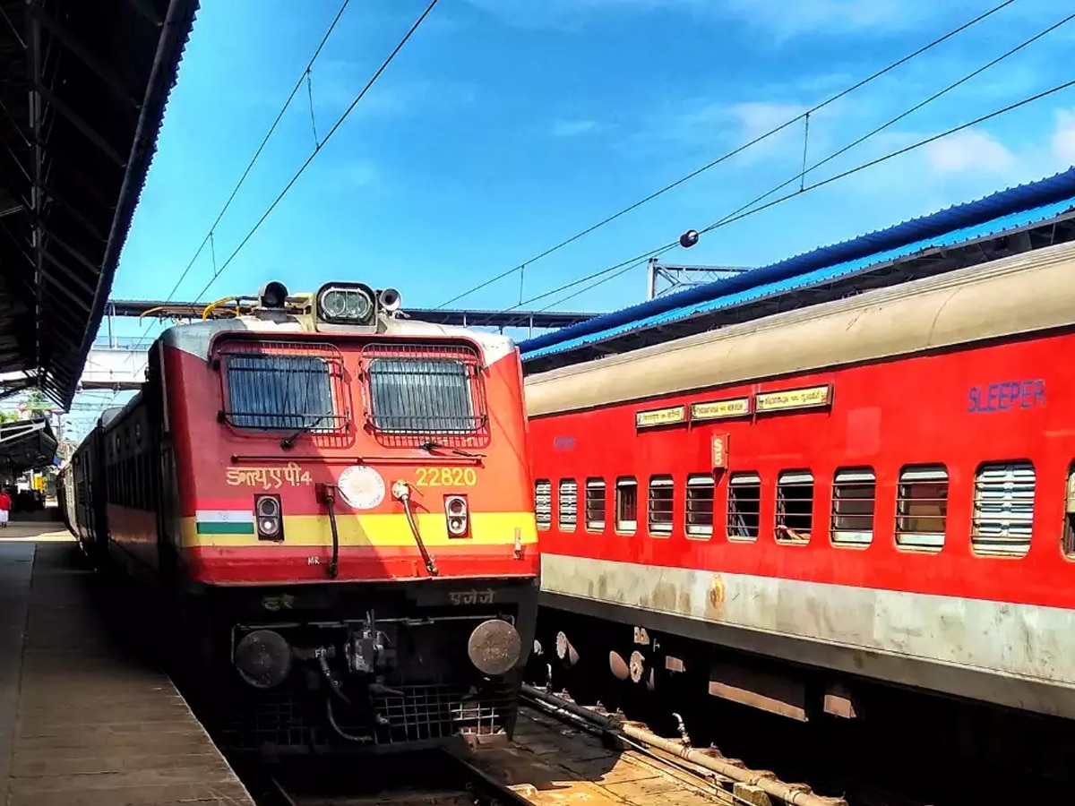 Indian Railway: ଡ୍ୟୁଟି ସମୟ ସରିଯିବାରୁ... ଅଢେଇ ହଜାର ଯାତ୍ରୀଙ୍କୁ ଅଧାରାସ୍ତାରେ ଛାଡ଼ି ଚାଲିଗଲେ ଟ୍ରେନ ଚାଳକ