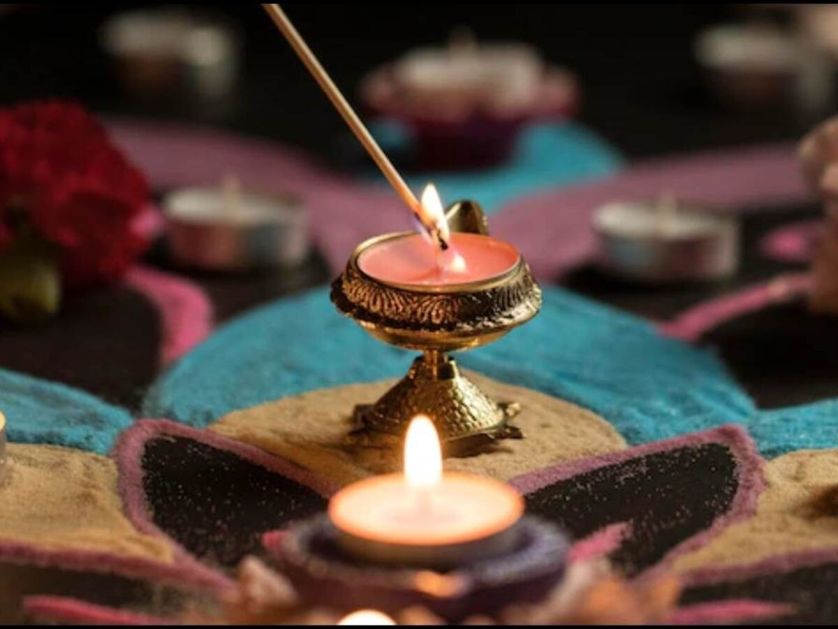 Evening Puja Niyam: शाम की पूजा के दौरान भूलकर भी न करें ये गलतियां, देवी-देवता हो जाएंगे नाराज