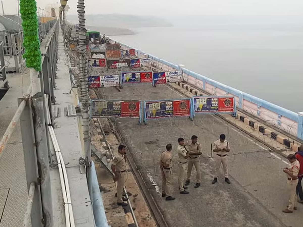 इलेक्शन में बिजी था तेलंगाना, आंध्रा ने बांध पर किया कांड, तैनात करना पड़ा CRPF इलेक्शन में बिजी था तेलंगाना, आंध्रा ने बांध पर किया कांड, तैनात करना पड़ा CRPF
