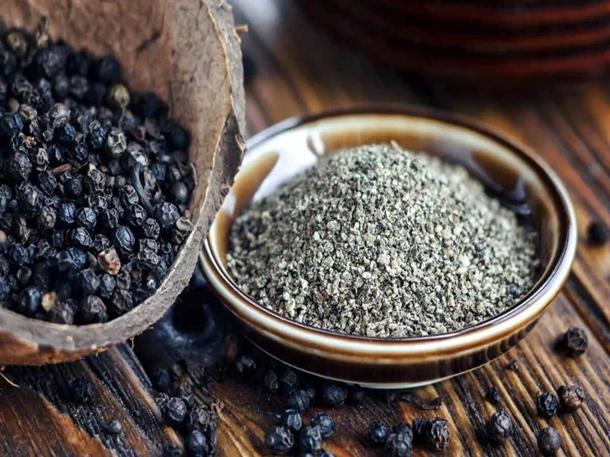 Kali mirch ke fayde Consume Black Pepper to get relief from cold and