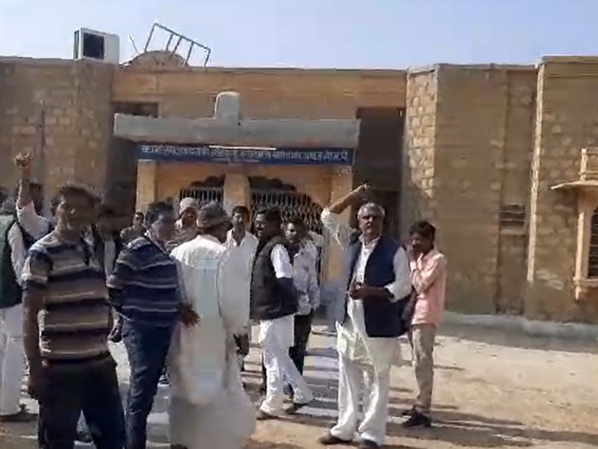 Jaisalmer: चलती बारी में बंद कर दिए मोगे, किसानों ने नहरी विभाग पर लगाए पानी बेचने के आरोप