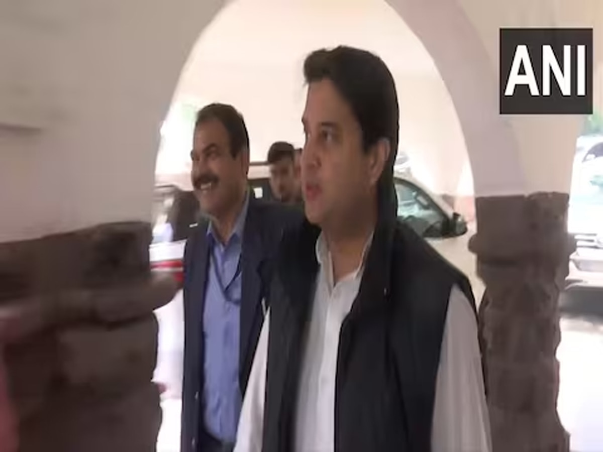 Jyotiraditya Scindia: ଶିବରାଜ ସିଂହଙ୍କୁ ଅଚାନକ ଭେଟିଲେ ଜ୍ୟୋତିରାଦିତ୍ୟ ସିନ୍ଧିଆ, ପଢନ୍ତୁ ପୂରା ରିପୋର୍ଟ