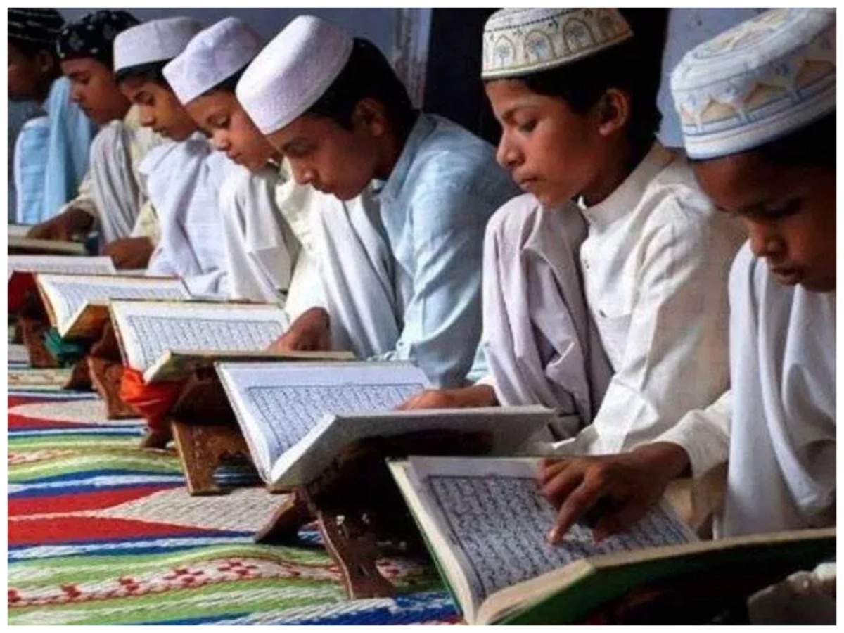 कितने पढ़े-लिखे हैं उत्तर प्रदेश के मदरसा के शिक्षक; योगी सरकार करेगी जांच कितने पढ़े-लिखे हैं उत्तर प्रदेश के मदरसा के शिक्षक; योगी सरकार करेगी जांच