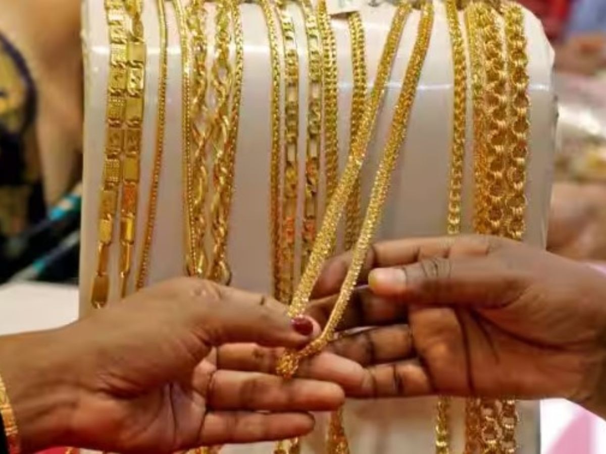 Today Gold Price: सोने-चांदी खरीदने का सुनहरा मौका, दोनों के भाव स्थिर, मार्केट जाने से पहले जान लें लेटेस्ट रेट