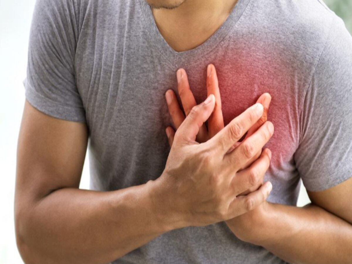 Heart Attack Risk: कम उम्र के लोगों में भी बढ़ रहा है हार्ट अटैक का खतरा, इस तरीके से रखें अपने जवां दिल का ख्याल