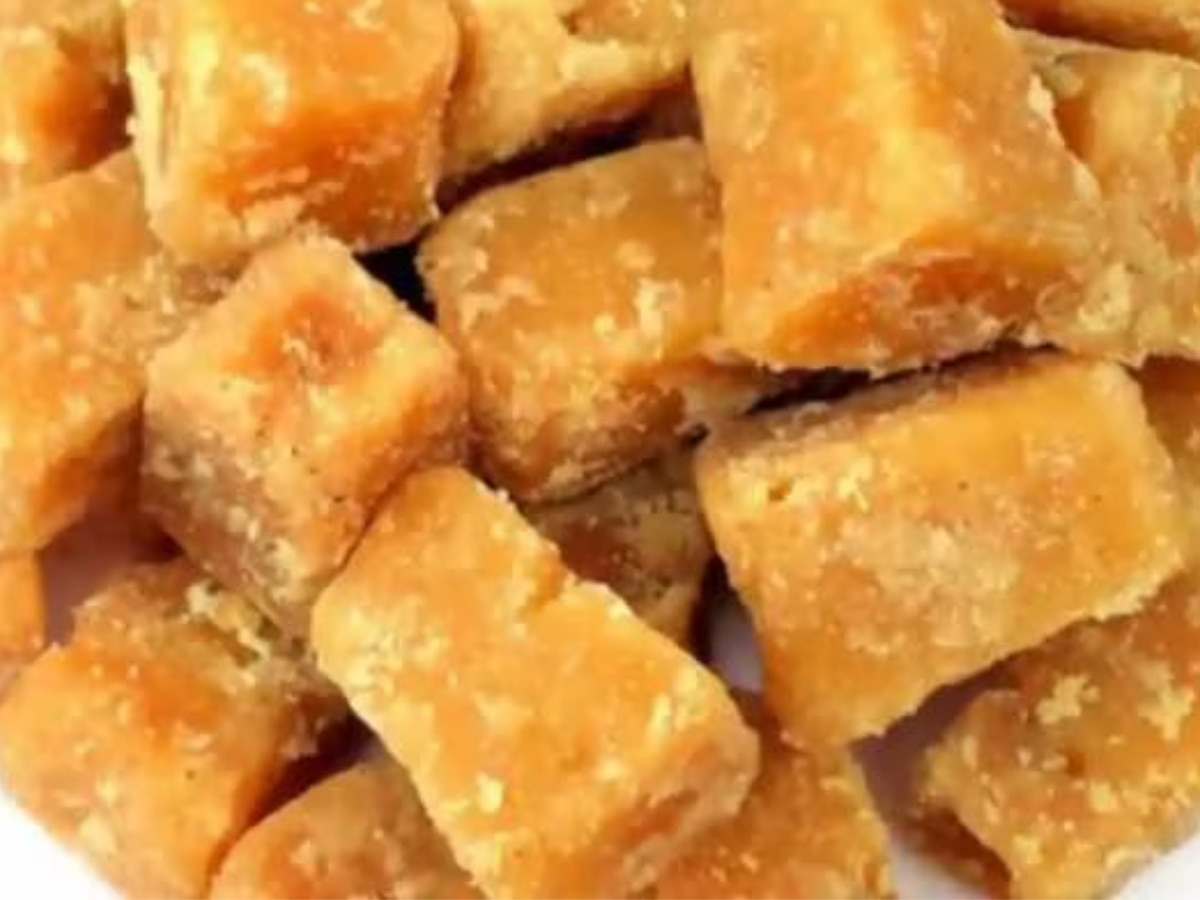 Jaggery: सर्दियों में रोजाना खाना खाने के बाद खाएं गुड़, मिलेंगे कई बेहतरीन फायदे 