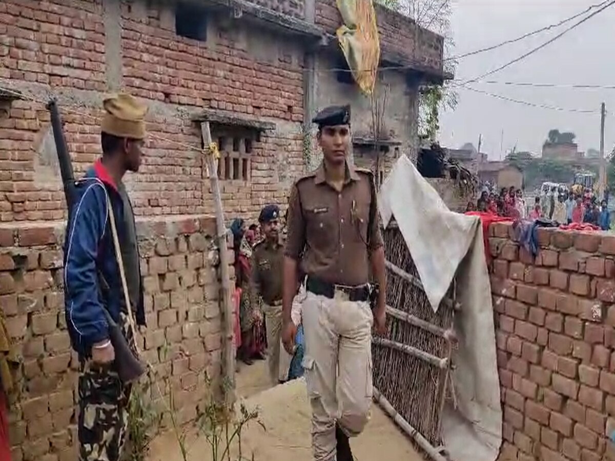 Bihar News: कर्ज से परेशान पति ने कर दी पत्नी की हत्या, फिर बेटियों पर किया धारदार हथियार से हमला
