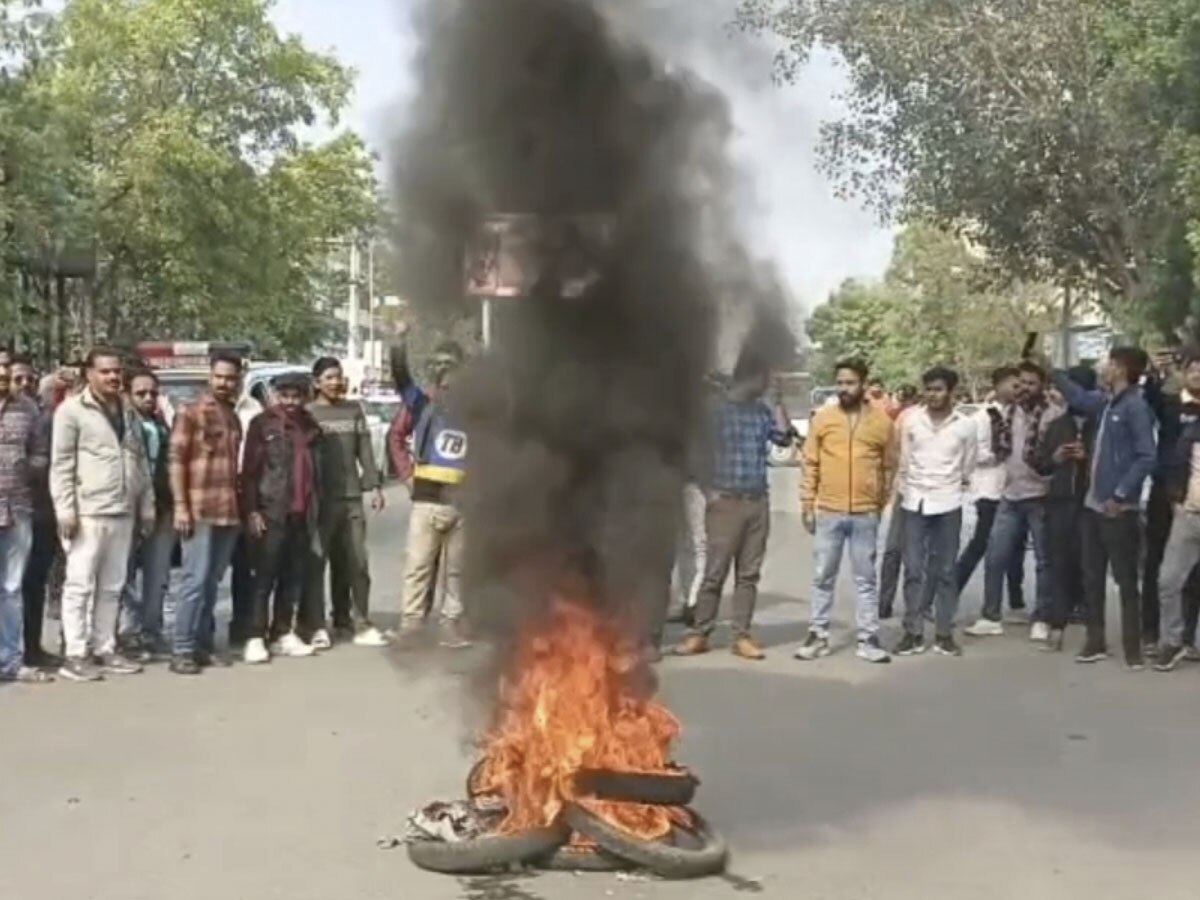 Sukhdev Singh Gogamed: गोगामेड़ी की हत्या के विरोध में डूंगरपुर बंद, आरोपियों को फांसी देने की मांग 