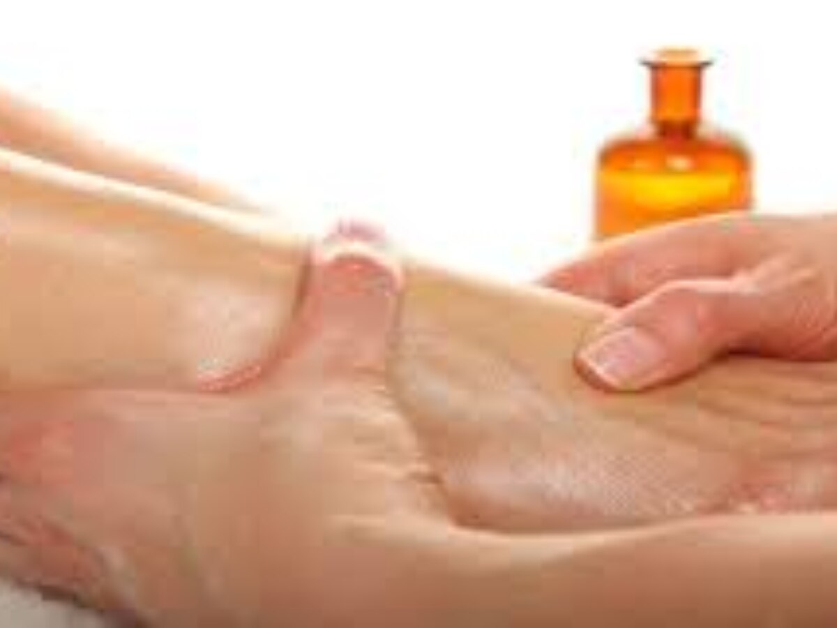 Massage your soles with sesame oil daily these will be the surprising