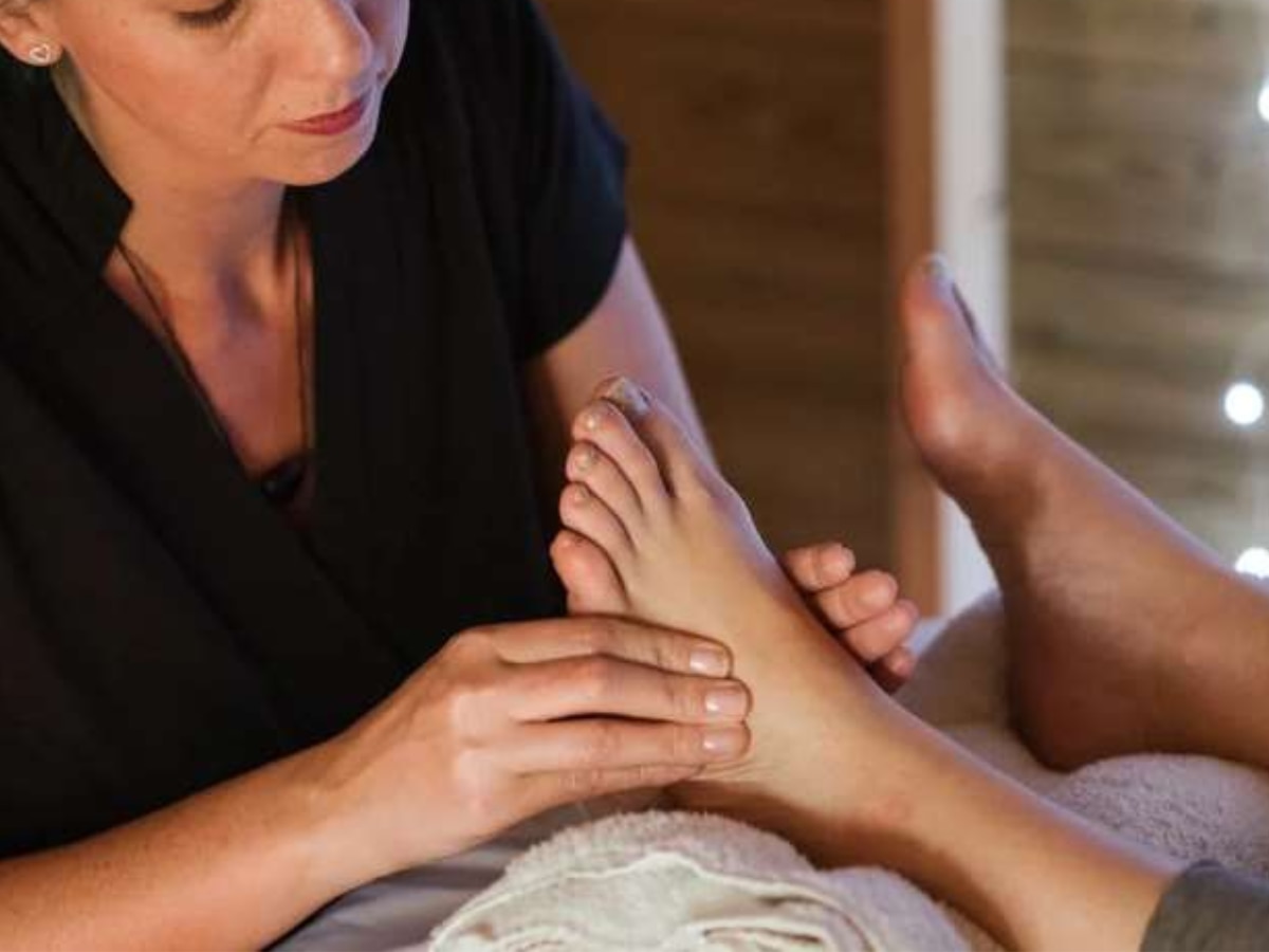 Massage your soles with sesame oil daily these will be the surprising