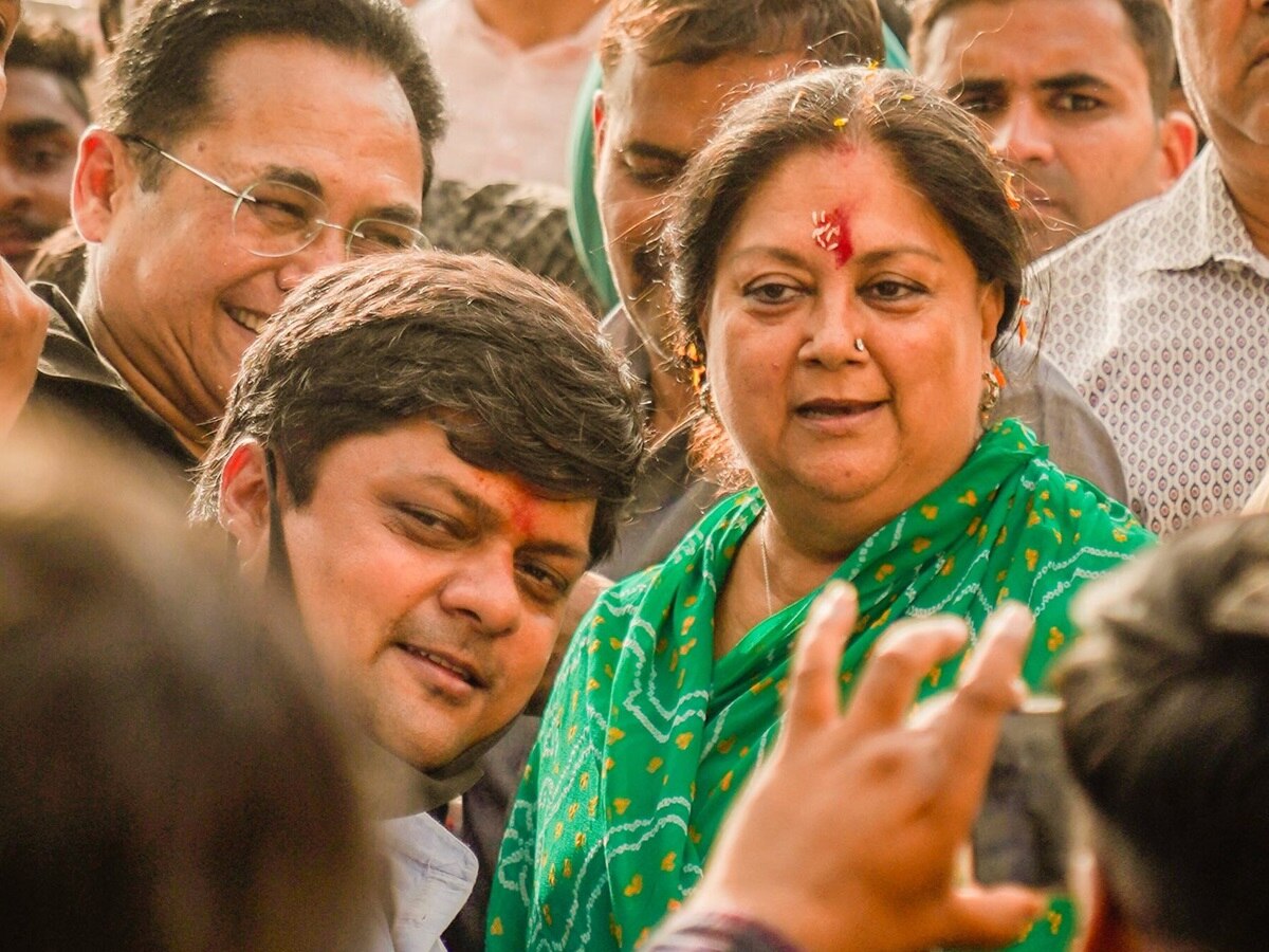 Rajasthan: बगावत की राह पर Vasundhara? बेटे पर लगे विधायकों की बाड़ेबंदी करने के आरोप 