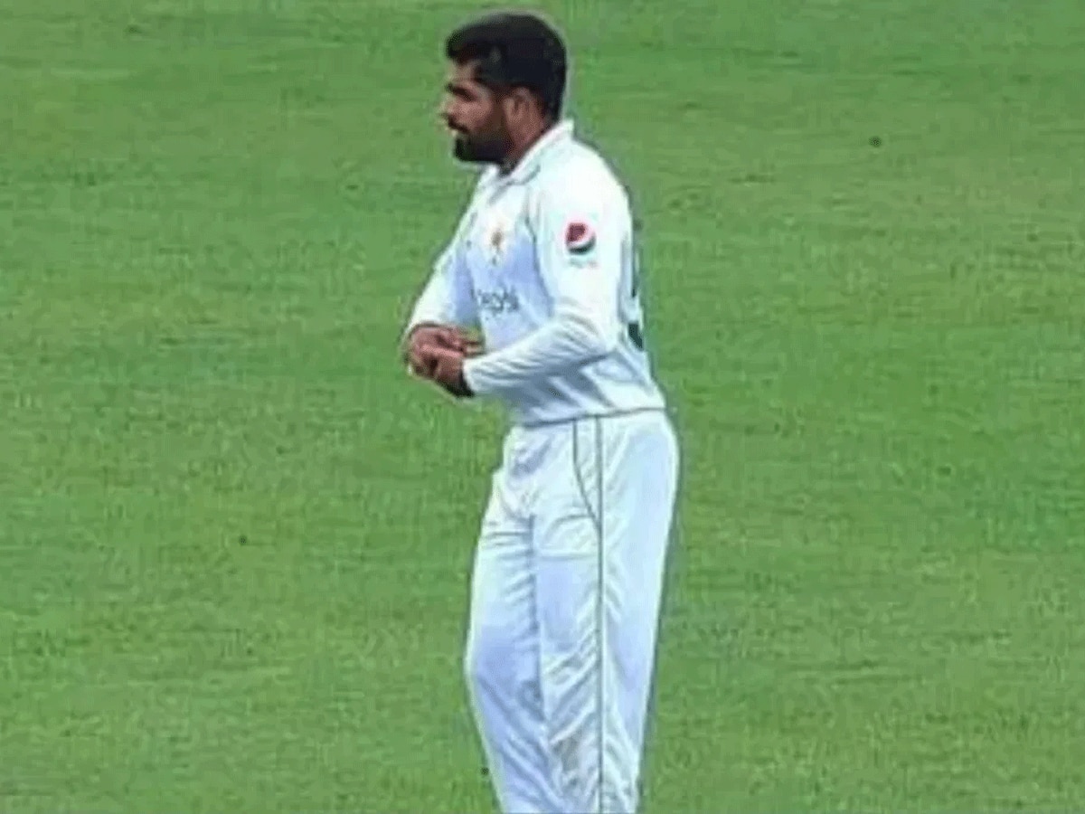 VIDEO: ऑस्ट्रेलिया में पाकिस्तानी गेंदबाजों का बुरा हाल, कप्तान शान मसूद ने थमाई बाबर आजम को गेंद 