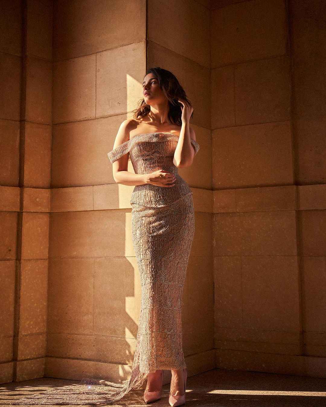 Alia Bhatt: आंखों में चमक, चेहरे पर मुस्कान, गोल्डन ब्यूटी की अदाओं पर दिल जाएंगे हार! 15 Alia Bhatt: आंखों में चमक, चेहरे पर मुस्कान, गोल्डन ब्यूटी की अदाओं पर दिल जाएंगे हार!